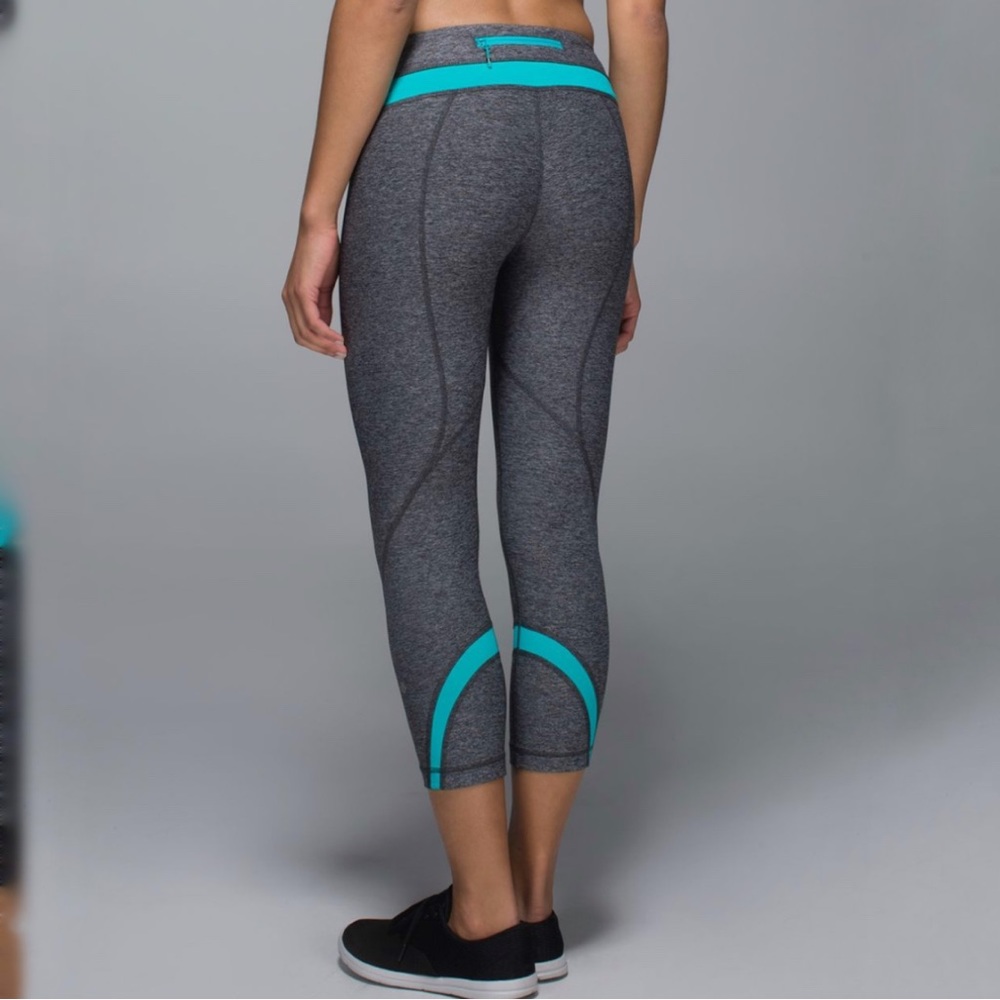 Lululemon run Heathered gray black blue stripe inspire crop leggings - Picture 11 of 14